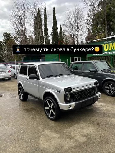 Comparing Modern SUVs: Silver vs Dark-Colored Models