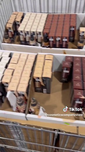 MAC, Origins, Too Faced, Clinique, Estée Lauder… the list goes on of brands you can shop for 50% off THIS SATURDAY! Check the link in our bio to RSVP 🔗 #TheCosmeticsWarehouseSale