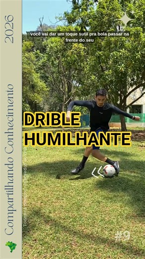 Quick dribble to humiliate the defender! ⚽💨 #09 #shorts