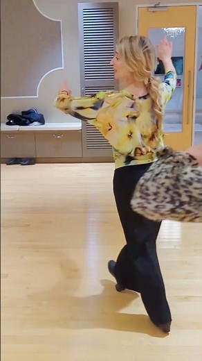 Basic beginner international foxtrot dance tutorial #dance #ballroom #foxtrot #dancetutorial
