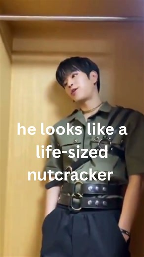 reacting to skz’s Back Door TikTok (spoiler: last one is scawy!!!) #skz #backdoor #yay