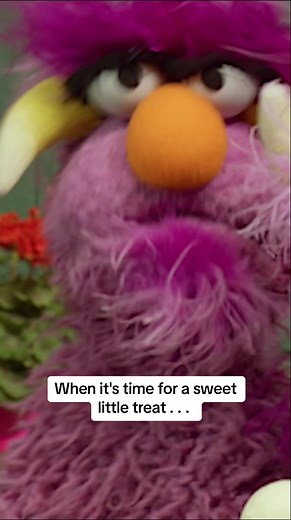 When life gives you lemons...make lemon ice cream and try not to drop it! 🍋🍦🍋 #SesameStreet #TwoHeadedMonster #icecream #icecreamtiktok #desserttok