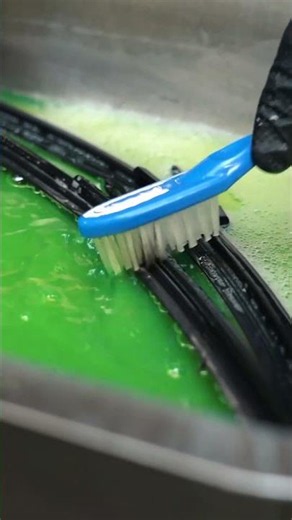 Clean your wiper blades for better visibility ✨ #wiperblades #cleaning #tips #simpletricks