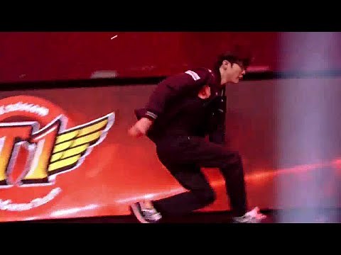 Faker with some godlike Barrel Roll mechanics entering the stage! SKT vs KOO Finals S5 Worlds!