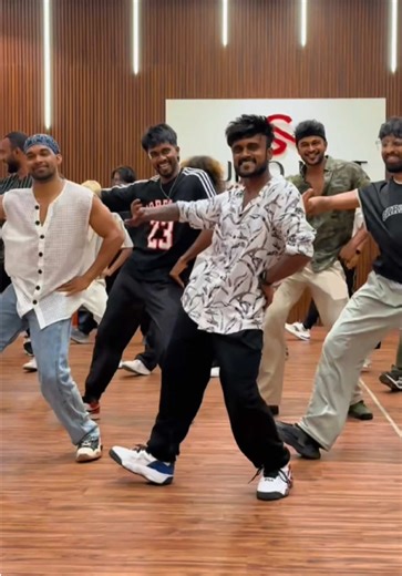 හිත ගත් දෙයියා 🥹♥️ ඔයාලත් එන්න අපේ Dancing Class එකට 0740 301702 ට දැන්ම Whatsapp කරන්න 🙌♥️ Dc : @gayan Srimal dancing group Dancers : @Odatha🇱🇰 🇦🇺 @Randy___Dance @Chaam #gayansrimal #oshanliyanagedance #mannubemanika #olds #trend