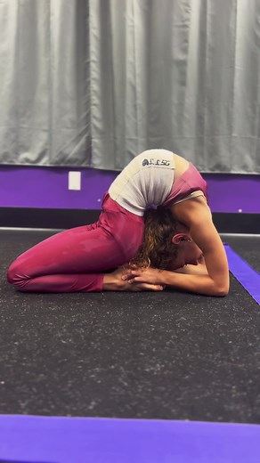 All we can say is wow 🤩 Students are supervised by a coach at all times. Account managed by an adult. #distort #distortcontortion #contortion #contortionist #flexible #flexibility #acrobatics #acrobat #training #strength #balance #strong #circus #cirque #handstand #handbalancing #handbalancer