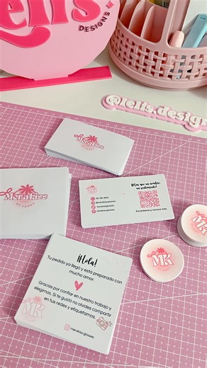 Leli's Designs | Personalizados y más on Instagram: "Con nuestro starter bundle tienes todo lo básico que necesitas para tus paquetitos y promocionar tu negocio 😍🩷 #lelisdesign #jevasapoyandojevas #onlineshop #promocionatumarca"