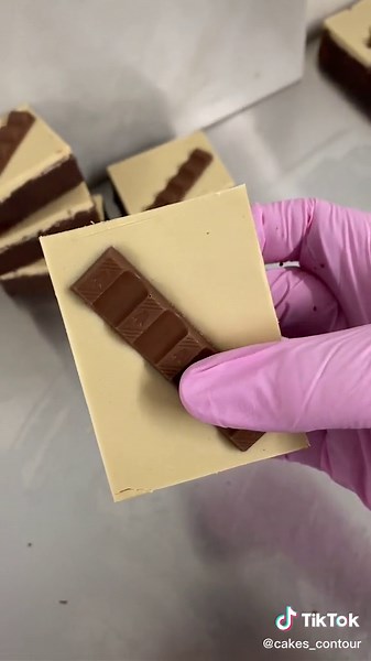 The website has been fully restocked! Pick your fave 4 slices and add them to your basket to check out 🖤🖤🖤 #fyp #foryoupage #brownies #baking