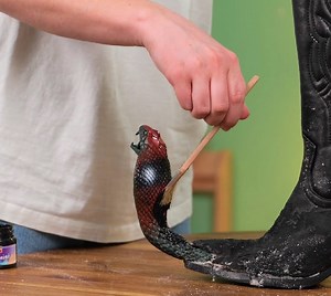 Snake-Inspired Shoes: Fashion or Fantasy? | 3-Minute Hacks