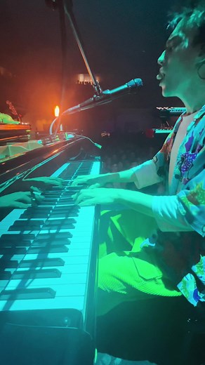 Jacob Collier Amsterdam Hallelujah Performance