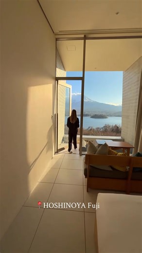 Save these bucket list hotels you HAVE to try in Japan 👇🏼🇯🇵 📍Hoshinoya Tokyo 📍Hoshinoya Fuji 📍Intercontinental Beppu 📍Prince Park Tower Tokyo Want a free PDF with our favorite hotels in Tokyo for every budget? Click the link to download automatically! https://tinyurl.com/3r53y4ya Pro Tip: @hotelsdotcom is having a huge sale on thousands of hotels so if you’re booking a trip to Japan, check it out and see if your dream properties are part of the sale 🙌🏼 Let us know below if you have que