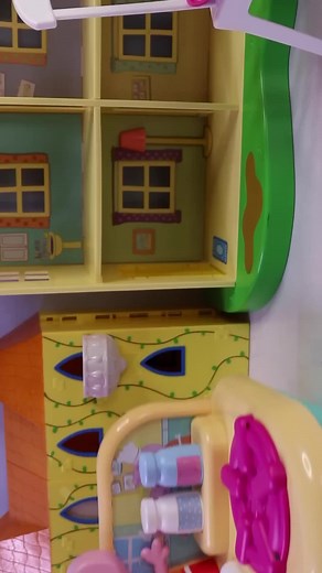 Peppa Pig Cooks Breakfast for George & Friends in her new Kitchen