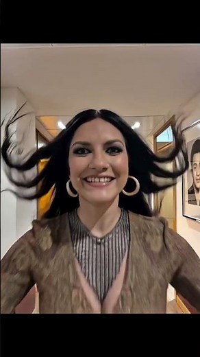 Laura Pausini y Pablo Motos vuelan gracias a la IA (2025)