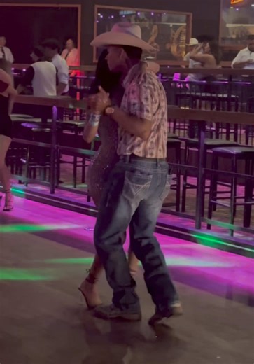 Join the Dance at Escapade 2001 Club