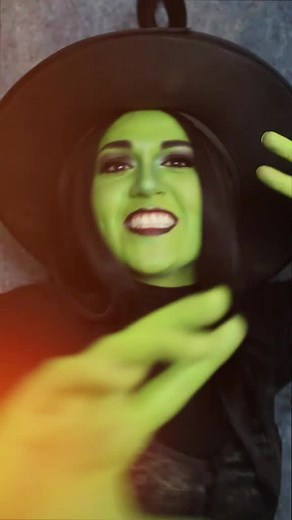 Elsa and Elphaba Duet: Let It Go vs Defying Gravity