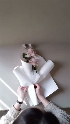 Make a flower bouquet for a birthday#make #flowers #bouquet #birthday #shortvideo #fyp