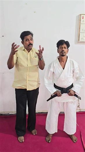 Abdul Gaffar on Instagram: "ये कराटे वारमाफ है.10 साल के उपर किसी भी उम्र मे करते रहोगे तो ईन्सान को होनेवाले हर बिमारीयों से 50 से 75 परसन आप जरुर बचेंगे !"