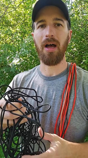 Tying a daisy chain for quick and easy rope⧸paracord storage #survivaltip #camping #bushcraft #primitiveskills #foryou #survivalskills #diy #outdoors #foryoupage#foryou #survival | Woodsboundoutdoors