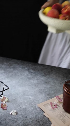 Last winter, the crown for the most popular recipe undoubtedly belonged to the Apple Cobbler; many of you tried it out! As we welcome summer, it's time for a refreshing twist. I've made a Peach Cobbler, featuring the season's juiciest star. I have a hunch it'll soon become your new favorite. Enjoy this sun-kissed delight!