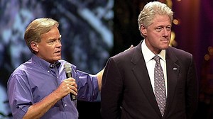 What former Willow Creek pastor Bill Hybels can learn from Bill Clinton