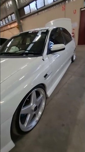 clean vz commodore build with a surprise in the back 😏