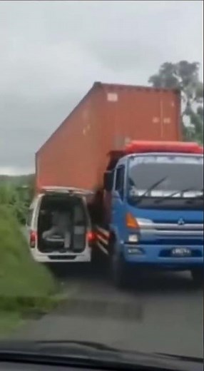 SHOCK! Ambulance Crashes into a Truck on a Narrow Road. Dashcam Video #omg #viral