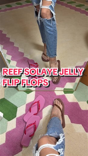 REEF’s Solaye Jelly Flip Flops are ultra comfy, have arch support, and they’re jellies?! I’m obsessed 😍 @Tillys #REEF #flipflops #sandals #summersandals #jellysandals
