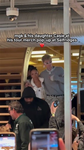 Where did mgk's daughter Casie learn to dress so well? 😇 mgk & Casie at his merch pop-up in London!