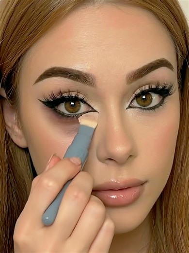 Flawless Eyes with Powerhouse Concealer