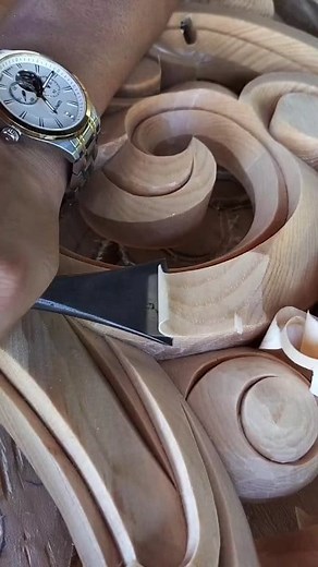 Beautiful wood carving by hand 😍 . . . . #art #artist #Woodworking #woodworkingtips #design #woodworkingtools #woodcarving #fblifestyle #reelsfbシ #fbreels #reelitfeelit #fbreelsvideo #reelschallenge | CarveX Aabid