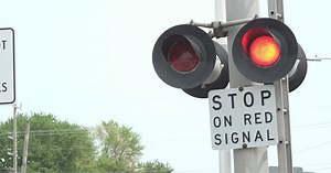 Michigan lawmakers has idea to reduce delays at railroad crossings across state