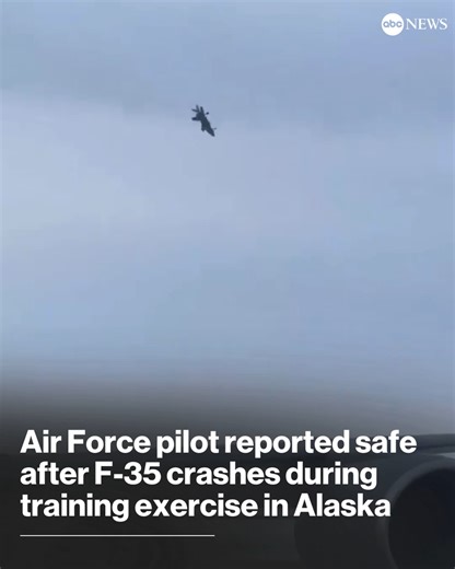 442K views · 2.2K reactions | Video circulating online shows the moment an F-35 fighter jet crashed Tuesday during a training exercise at Eielson Air Force Base in Alaska. The pilot experienced an “inflight malfunction” but was able to safely eject from the aircraft, officials said. Read more: https://abcnews.visitlink.me/_3g5so | ABC News | Facebook