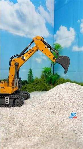 Tiny Excavator in Action! Yigong 970 Levels the Sand!