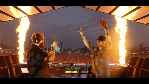 With over 85K views on their Bangkok Sunset Set, Cosmic Gate delivers a superb collaboration with Grammy-nominated vocalist James French. 🔥 I’m On Fire is a track you’ll be hearing everywhere in the coming months—be part of the movement today! https://wakeyourmind.lnk.to/OnFire | Black Hole Recordings