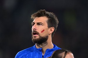 Why Serie A players have a red stripe on their faces - Football Italia - November 23 latest