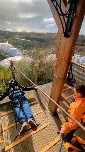 Englands fastest zip-line ready for you this Easter 👀🫵🏻 #hanglooseadventure #hanglooseeden #zipline #easterholiday #easter #outdooractivities #outdoorsuk #cornwall #edenproject | Hangloose at Eden