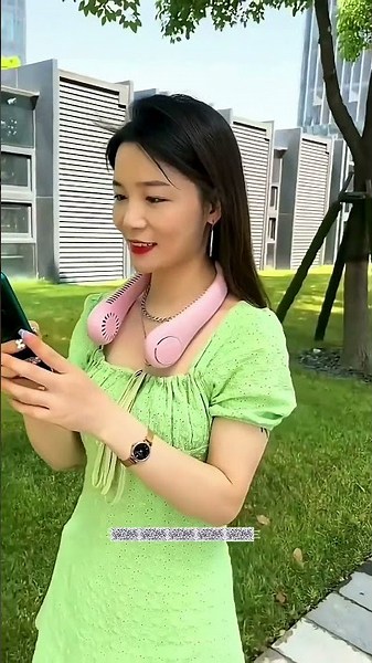top 3 smart gadgets shoulder fan hand watch fan spray umbrella #gadgests