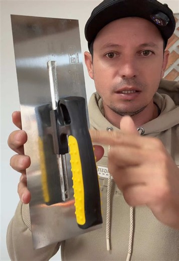 Desempenadeira de aço inox 30cm para aplicação de massa corrida. #construcaocivil #tiktokshop #ferramentas #desempenadeira