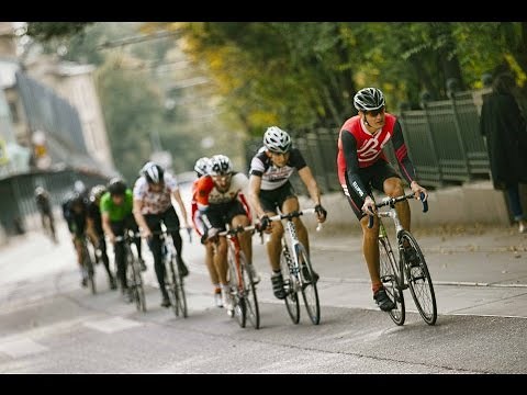 Fixed-Gear Bike Racing in the Streets of Moscow