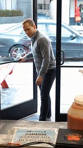 We challenge any ward in Chicago to show us a better alderman than ours! Alderman @timmyknudsen43 is donating $1,000 to a local food bank for every takeaway the @chicagobears defense has on Sunday #beardown🐻⬇️ Credit: @bmpfilmco @mrbradmorris | The Wiener's Circle