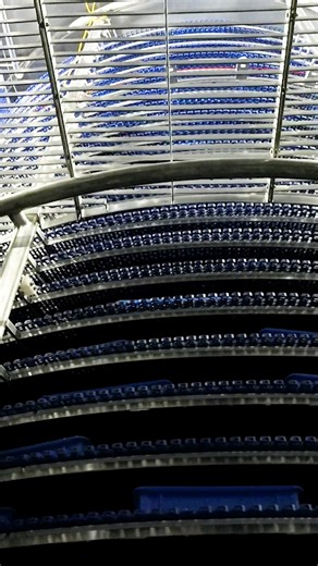 123K views · 751 reactions | Domino's is the world's largest pizza chain, beating out Pizza Hut in sales over the last five years. To keep ahead of competition and a labor shortage, the chain has introduced robots and machines to make pizza dough. Domino's new technology mirrors a growing automation trend across the fast food industry. It's sped up production and replaced jobs that are tough on workers' bodies. | Insider Food | Facebook