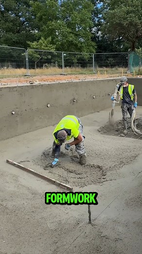 13K views · 18 reactions | This technique builds a pool without heavy formwork. #poolbuild #shotcrete | Quechua TV | Facebook