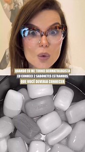 Vocês me pediram muito dicas de sabonetes para quem tem dermatite e para quem tem a pele menopausada, seca ou fragilizada. Fiz este com muito carinho. E aí? Gostaram? Os óculos são da @hemaoculos @ceravebrasil @larocheposaybr @aveenobaby @mantecorpskincare | Dra Tatiane Viegas