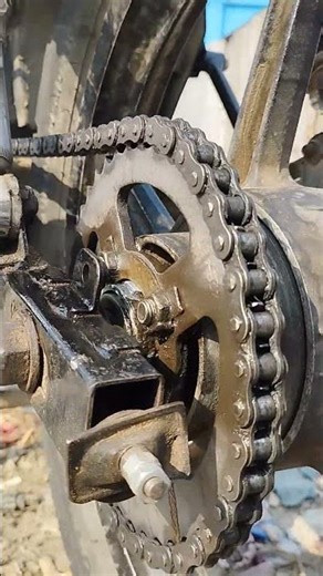 Master Tip! ✔️💯 Trick Clean Motorcycle Chain & Pinion Fast Using Petrol & Brush | Easy Bike Hack 🛵🔥