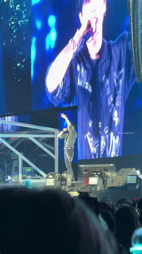 Stray Kids Han's 'Hold My Hand' Solo at Marvel Stadium