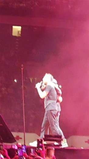 Luca Carboni in Tour 2025: Bentornato sul Palco!