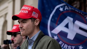 Complotiste, antisémite et misogyne: voici Nick Fuentes, la nouvelle figure néonazie du mouvement MAGA
