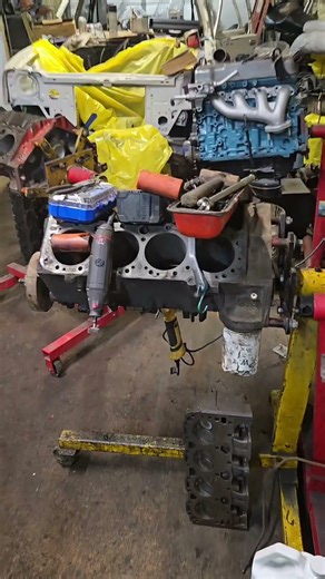 #cars #gm #mechanic #musclecar #diy #chevy #chevrolet #smallblock #engine #build #building