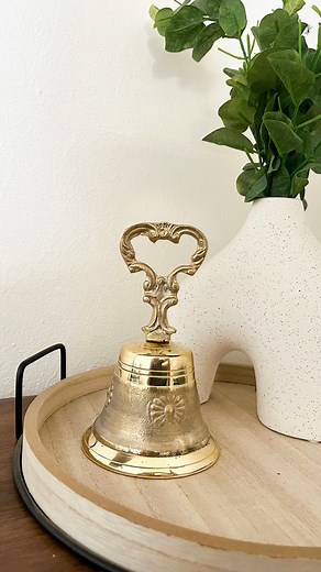 Que el sonido sagrado de las campanas eleve nuestras oraciones. Tenemos de todos los tamaños y rangos de precio. En el video: Grande $320 MXN, Mediana $240 MXN, Chica $160 MXN #ArtículosReligiosos #Guadalajara #Fe #Iglesia #Espiritualidad #Campanas #Misa #Padre #Dios #Fyp #ParaTi | Casa Anguiano Artículos Religiosos