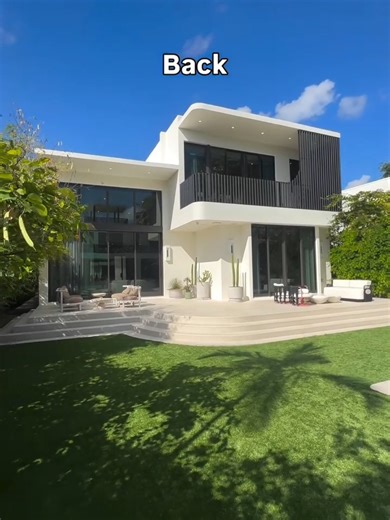 Backyard Swimming Pools: Essential for Modern Architecture